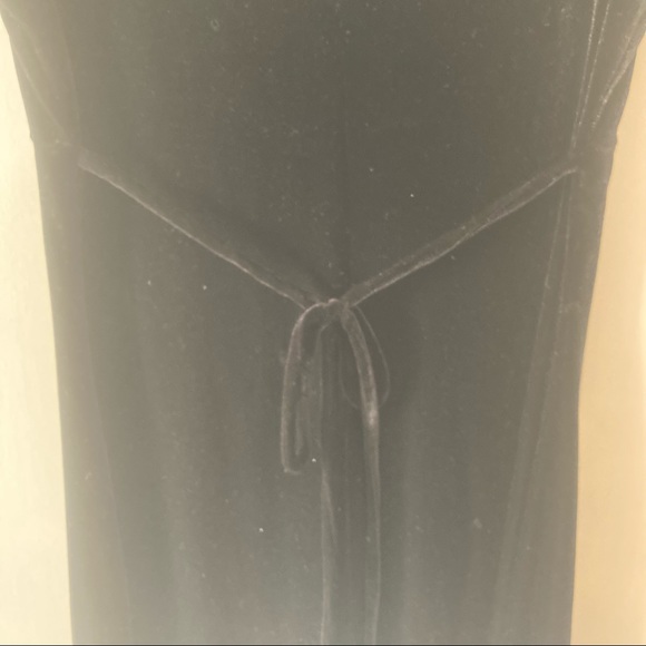 Vintage black velvet stretchy dress. Dark Gothic Witch vibes. Size 14 - Picture 4 of 6